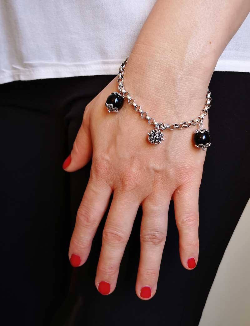 Bracciale sardo in filigrana d'argento con bottoni sardi e kokkos