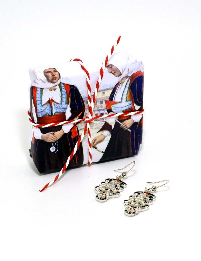 Sardinian earrings in beaded silver filigree and coral