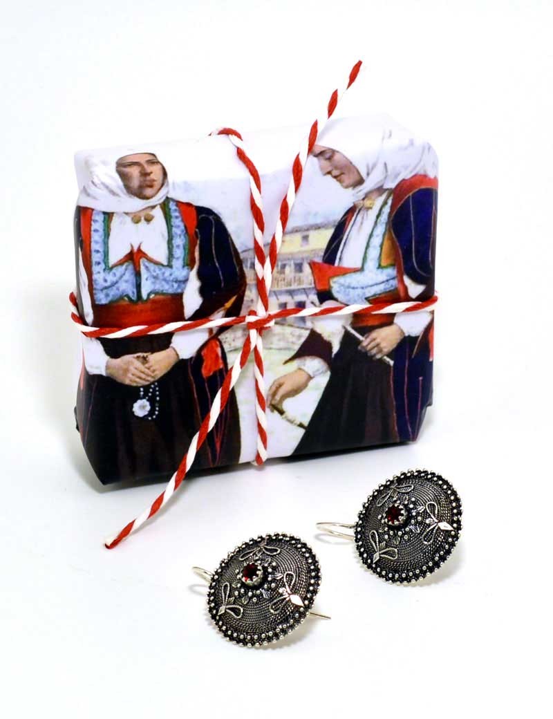 Orecchini a bottone sardo campidanese in argento con pietra rossa