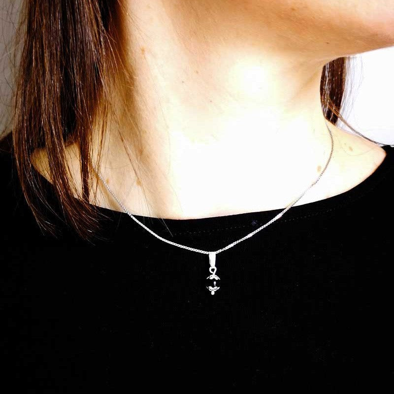 Catenina con ciondolo sardo kokkos 10 mm con catenina in argento