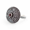 Anello sardo a bottone campidanese in argento con granette e pietra rossa
