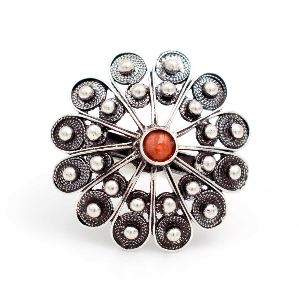 Anello sardo in filigrana d'argento con granette e corallo