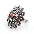 Anello sardo in filigrana d'argento con granette e corallo