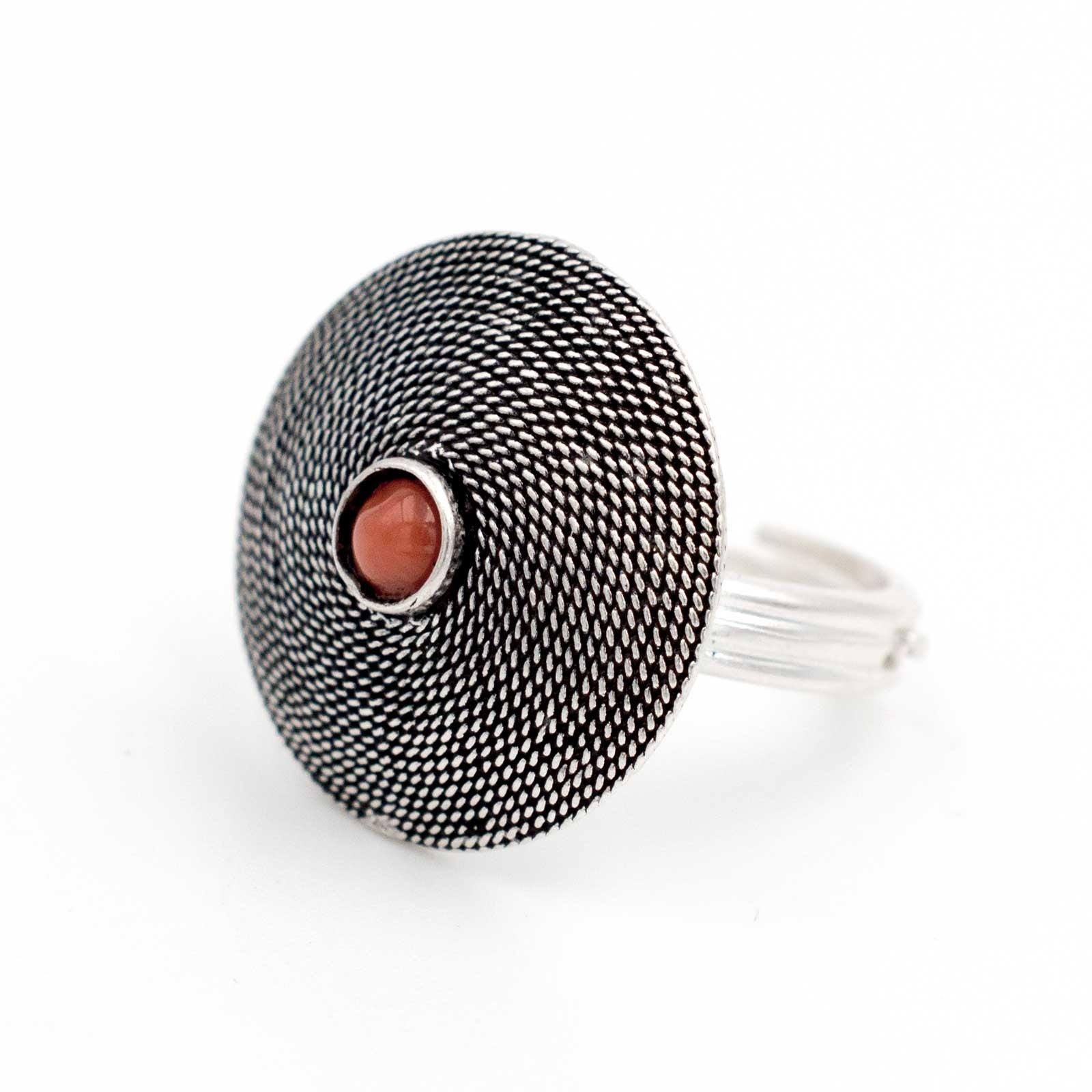 Anello sardo in argento con corbula e corallo