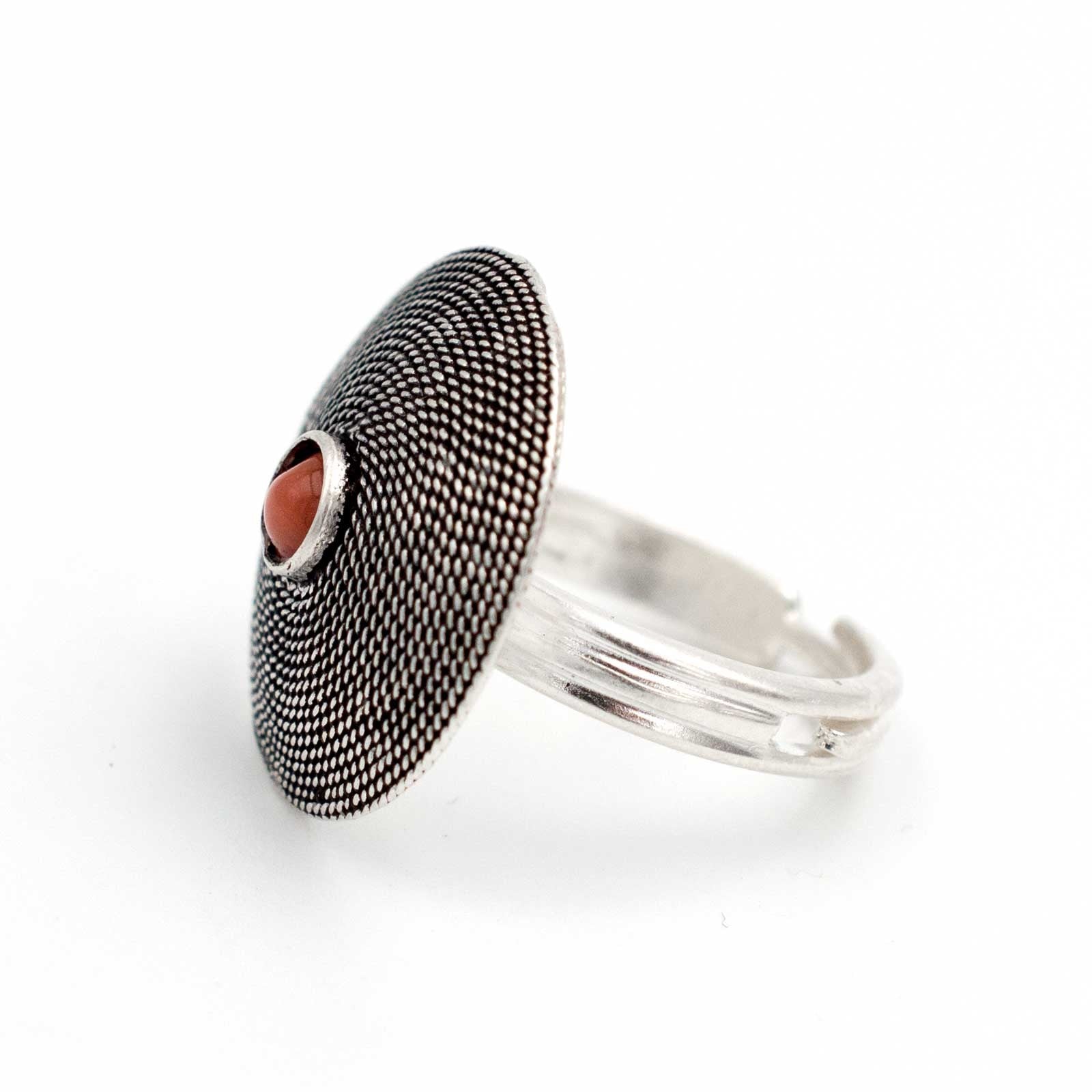 Anello sardo in argento con corbula e corallo