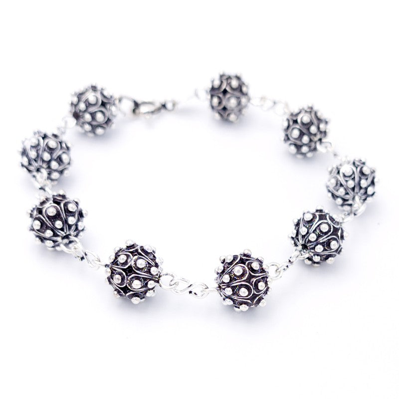 Bracciale sardo in filigrana d’argento con palline a bottone