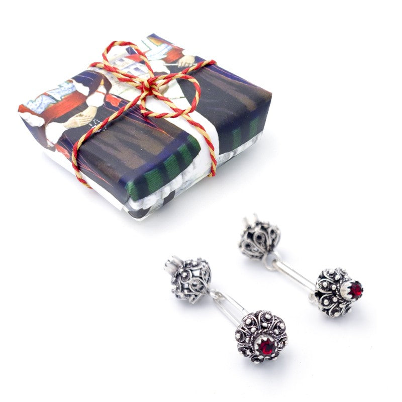 Gemelli sardi a bottone in filigrana d'argento, granette e pietra rossa
