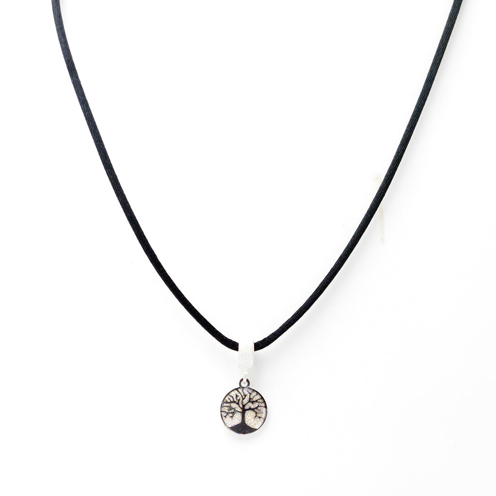 Collana con albero della vita in argento.