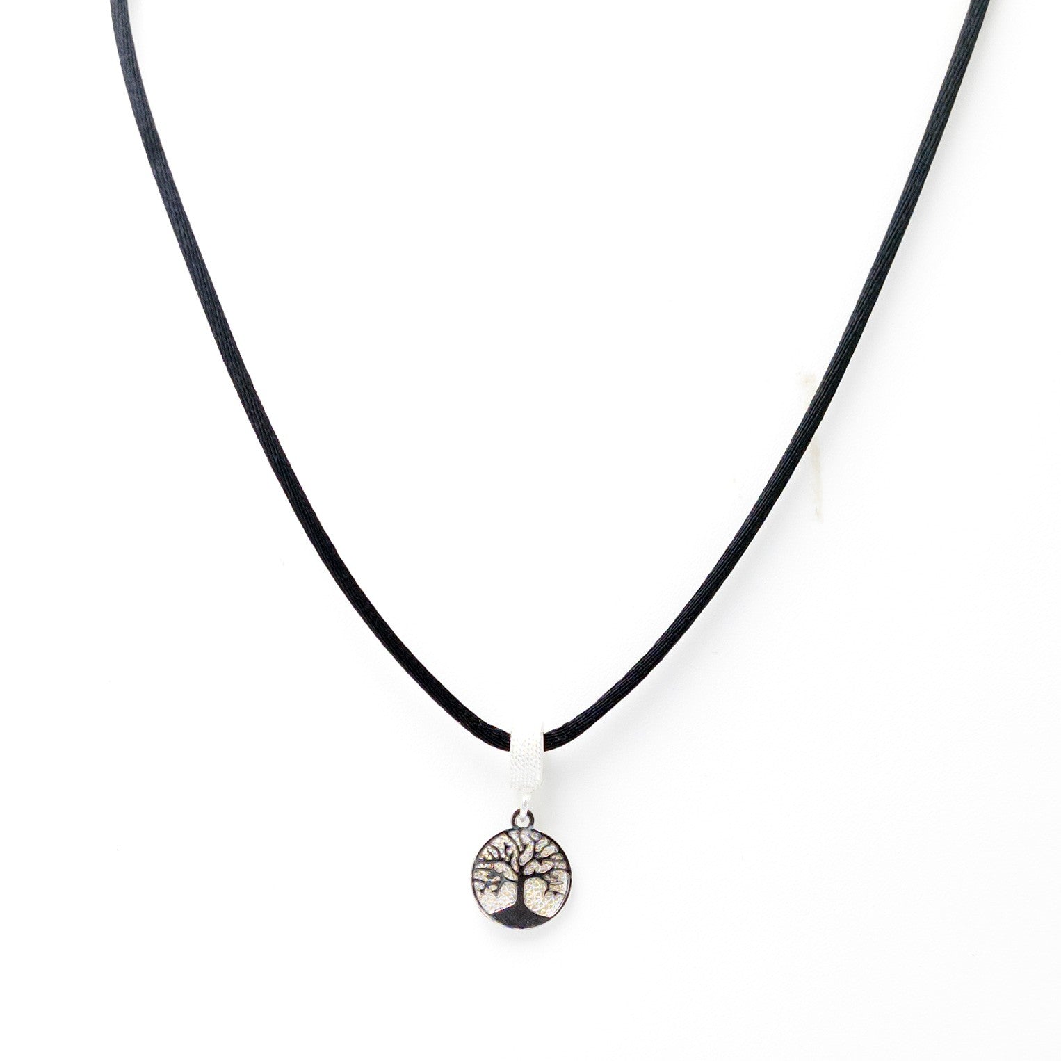 Collana con albero della vita in argento.