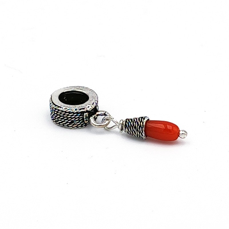Charm pendente in argento con corallo