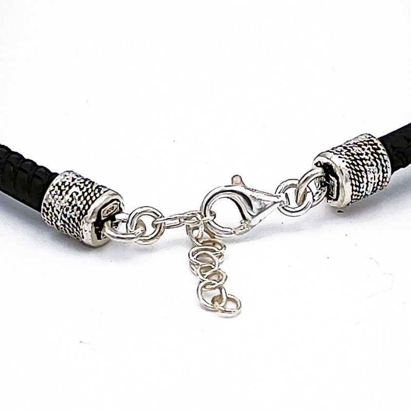 Bracciale sardo in pelle con passante e finiture in filigrana d'argento