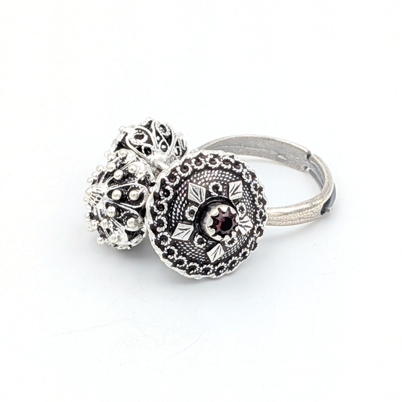 Anello in filigrana d'argento con bottoni sardi