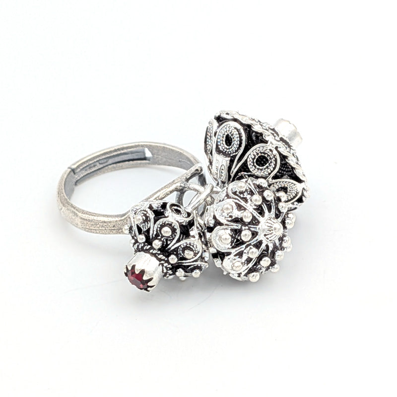 Anello in filigrana d'argento con bottoni sardi