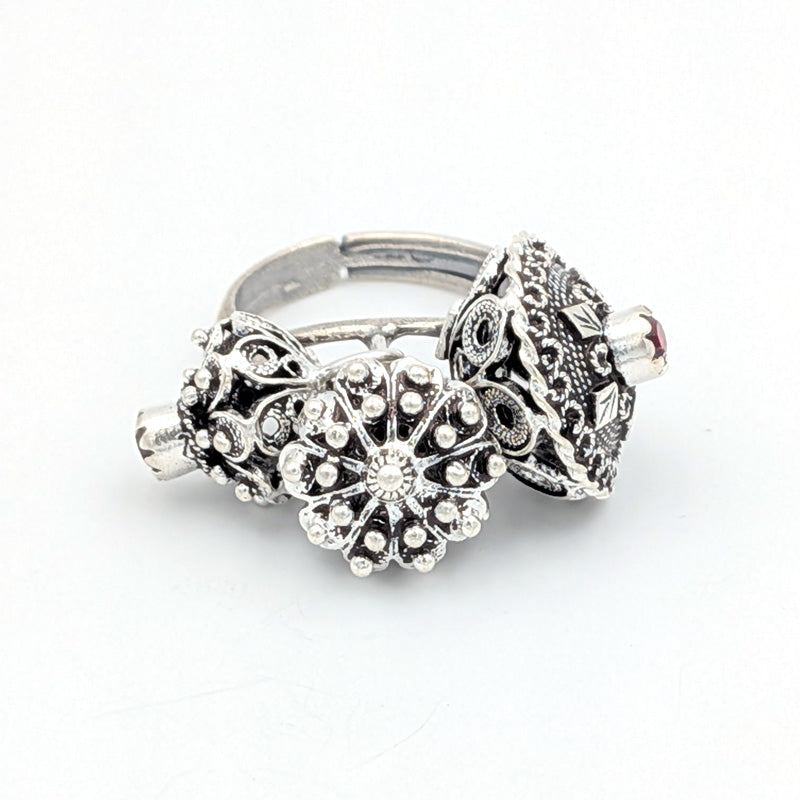 Anello in filigrana d'argento con bottoni sardi