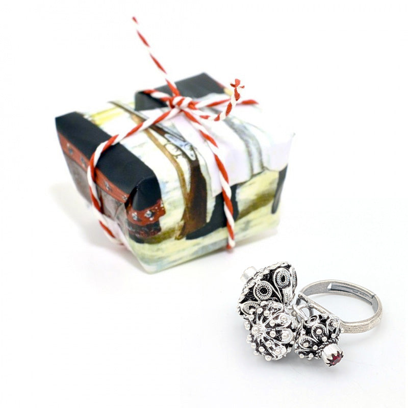 Anello in filigrana d'argento con bottoni sardi