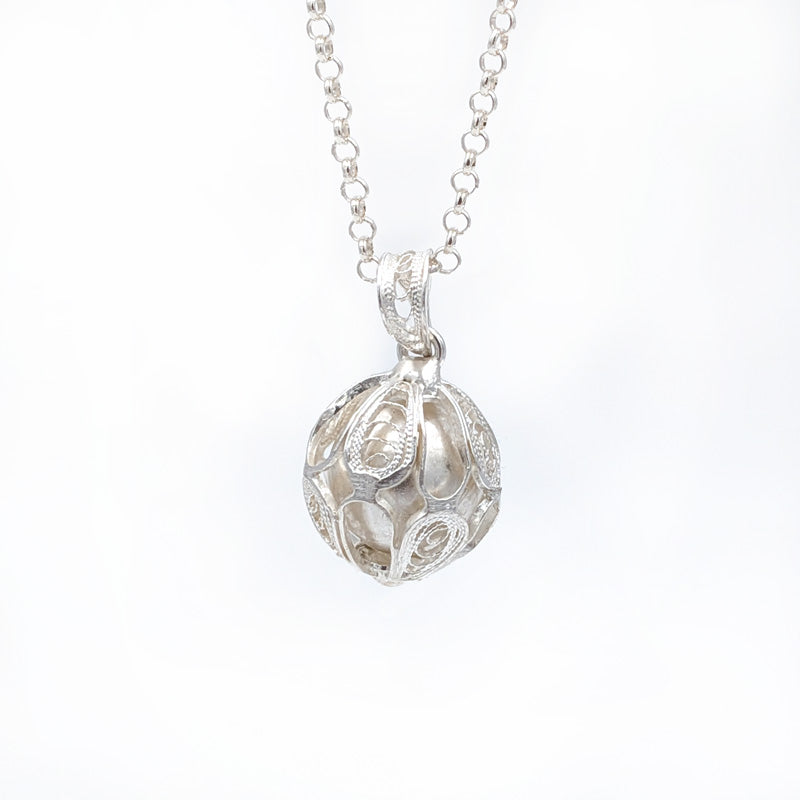 Chiama angeli sardo in argento con bottone